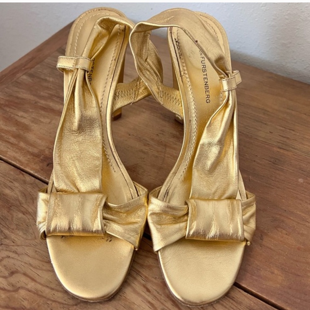 Diane Von Furstenberg Gold Metallic Open Toe High Heel Slingback Sandals Sz 8